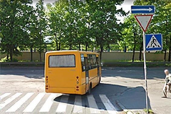 Малюнок до питання 67: Чи дозволено Вам повернути ліворуч у даному випадку?